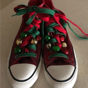 Never worn, two-tone (red, black) high top Women’s size 7.5 Christmas Converse🎄